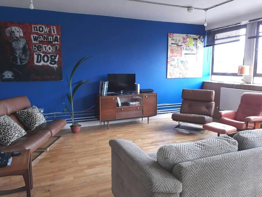 Trendy, Urban Open Plan Apartment Бристоль Экстерьер фото